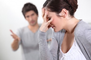 Жена расстроена от поведения мужа